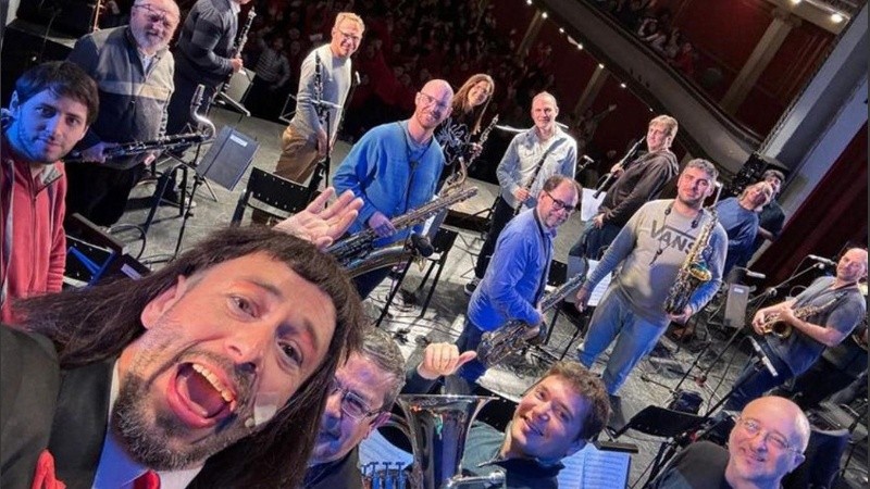 El Ensamble Municipal de Vientos juntom a Facundo Fernández.