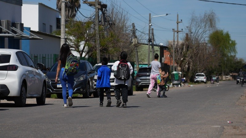 El establecimiento municipal está en Avellaneda 6915 y tiene un playón deportivo.