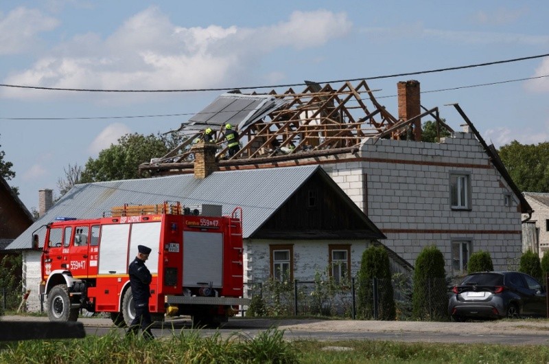 Uno de los drones alcanzó un edificio residencial en Wyryki, al este de Polonia, sin causar heridos 