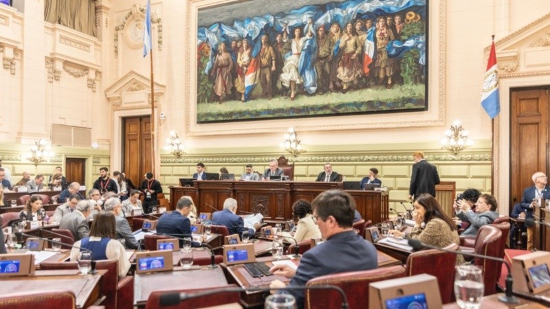 La sesión comenzó el martes, pasó a un cuarto intermedio, y continuó todo el miércoles.