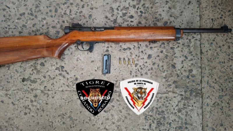 El arma secuestrada en el operativo policial.