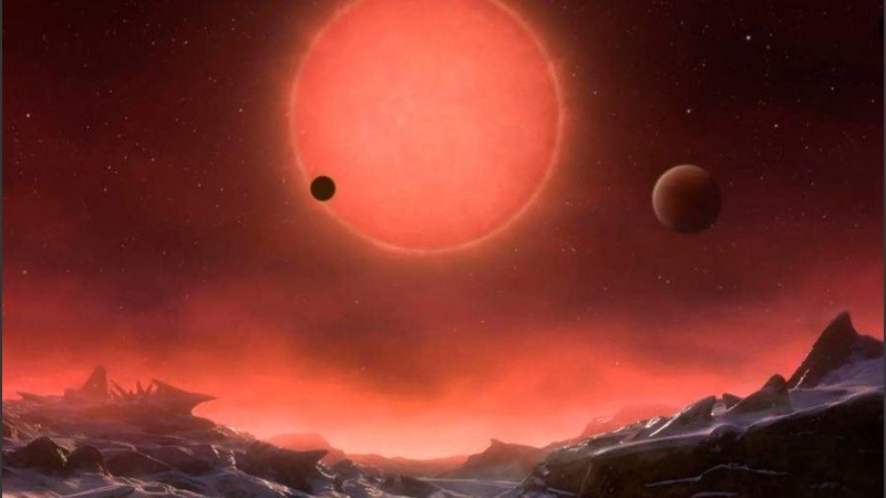 TRAPPIST-1e es uno de los siete planetas que orbitan alrededor de una estrella roja llamada TRAPPIST-1.