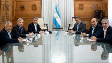 Gobernadores, reunidos con Lisandro Catalán y Luis Caputo.