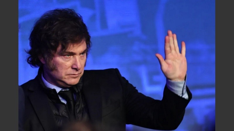 Javier Milei tensiona la relación con los gobernadores.