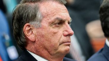 Por sus problemas de salud y edad avanzada, Bolsonaro, de 70 años, podrá solicitar cumplir la pena en prisión domiciliaria.