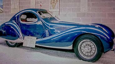 El automóvil hermano del Teardrop robado, el Talbot-Lago 90107, se vendió por 13,4 millones de dólares.
