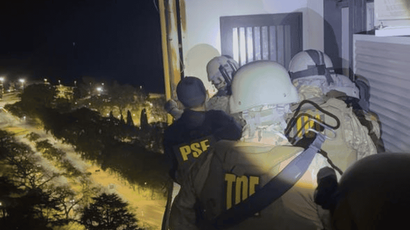 Así fue el allanamiento en Colón al 1200.