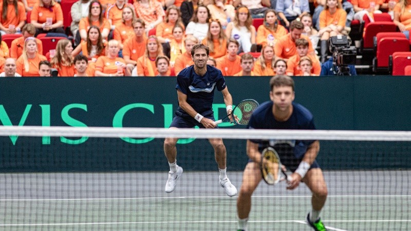 El momento clave del partido se dio en el noveno game del segundo set, cuando Molteni y Zeballos recuperaron el quiebre tras levantar cinco puntos de set en contra para evitar el tercer set.