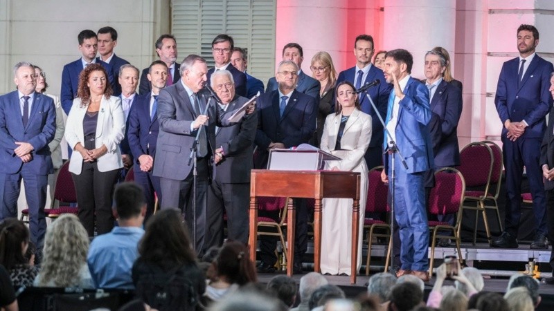 Pullaro ya tiene la nueva Constitución de Santa Fe que tanto anhelaba