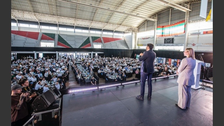 Más de 1.100 empresarios industriales estuvieron presentes en el Día de la Industria en el Club Las Parejas.