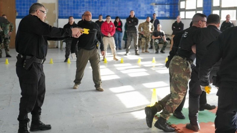 Instructores especializados imparten los cursos a capacitadores en Santa Fe.