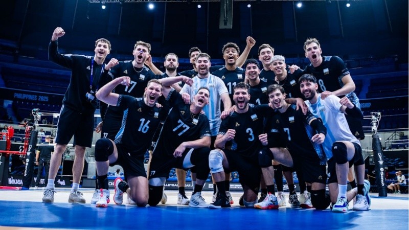 El equipo argentino celebró el triunfo del debut ante Finlandia. 