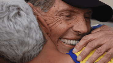 Russo visitó el Gigante de Arroyito hace poco y recibió el cariño de todos los canallas.