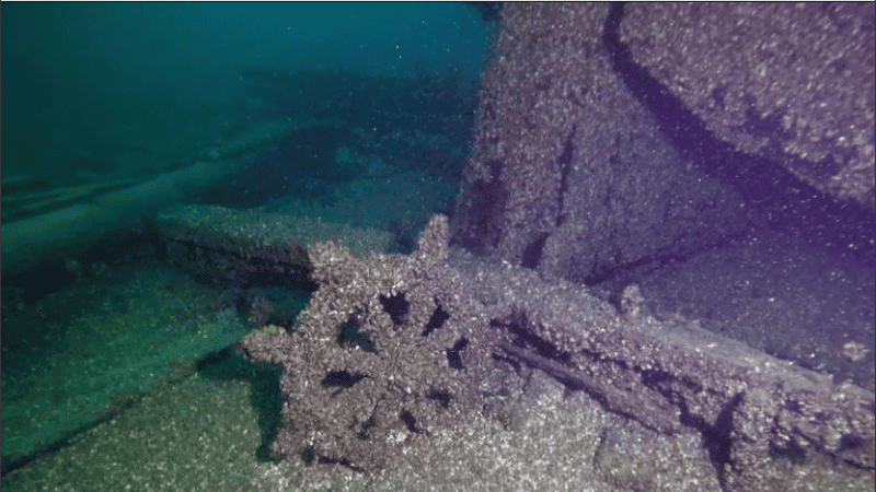 Un radar de barrido lateral reveló un objeto grande de 42,67 metros de largo.