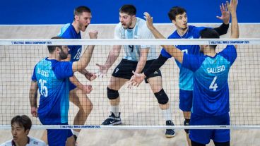 Argentina celebra en Filipinas: venció 3-1 a Corea del Sur por la segunda fecha del grupo C.