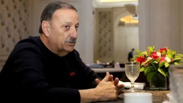 Ricardo Quintela reflotó la cuasimoneda local emitida el año pasado.