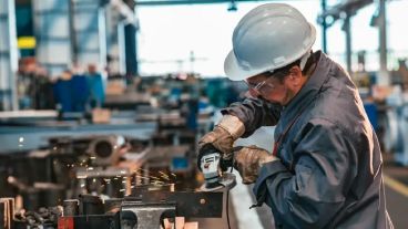 La economía frenó su recuperación durante el segundo trimestre del año y registró una leve caída.