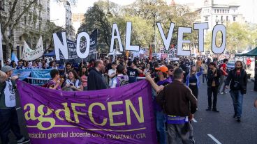 Representantes de la Federación Universitaria de Buenos Aires (FUBA) comenzaron la jornada en la zona de la plaza de Ciencias Médicas.
