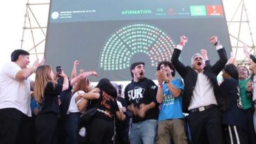 El rector rosarino en la marcha frente al Congreso.