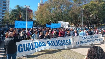 Una movilización evangelista a la Legislatura para pedir neutralidad religiosa.