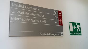 La mujer de 31 años permanece internada en el Heca.