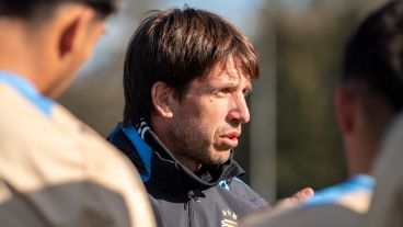 Placente llamó a dos futbolistas de Newell's para ir a Chile.