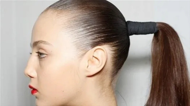 Este tipo de peinados deja el cuero cabelludo muy tirante por la forma en que se recoge el cabello.