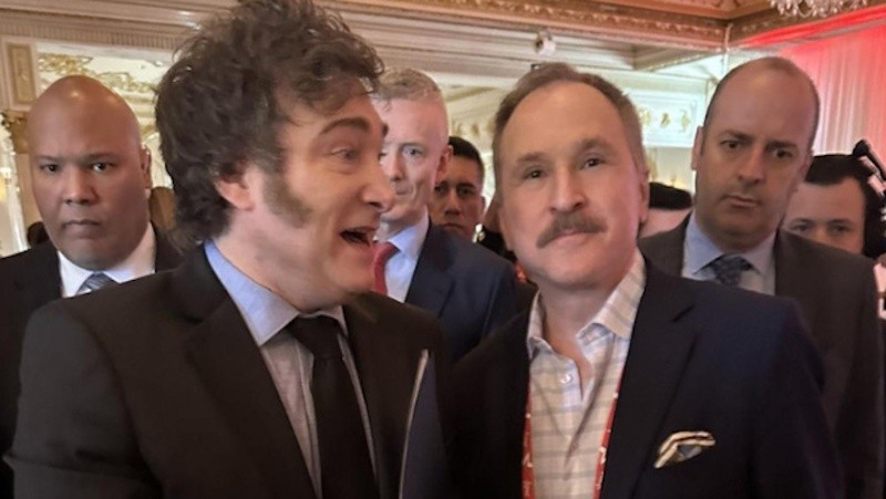  Donald Trump designó a Peter Lamelas, quien conoció en persona a Milei en Mar-a-Lago, como el futuro embajador de Estados Unidos en Argentina.