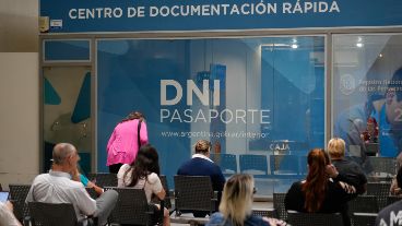 En Rosario se realiza el trámite en la terminal aérea de Fisherton.