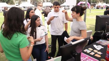 La feria universitaria se realizó en la explanada de Puerto Joven.