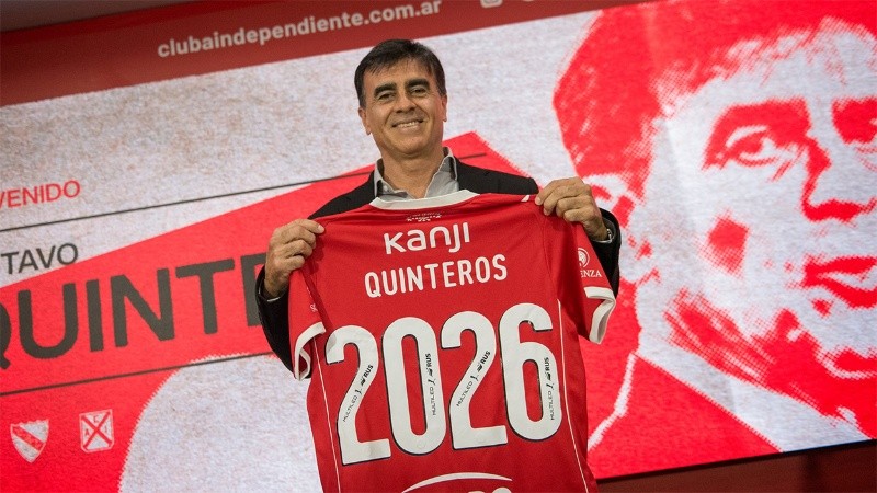 El entrenador de 60 años conquistó con Vélez la Liga Profesional 2024.