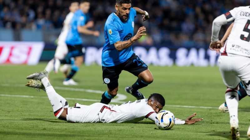 Una imagen que define el presente de Newell's: en caída libre y sin poder levantar cabeza.