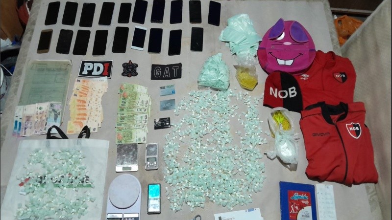 Cuatro personas fueron condenadas este lunes por la tarde por haber vendido droga al menudeo en la zona de Pineda al 6400.