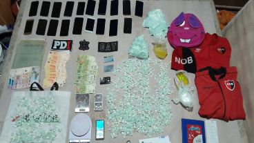 Cuatro personas fueron condenadas este lunes por la tarde por haber vendido droga al menudeo en la zona de Pineda al 6400.