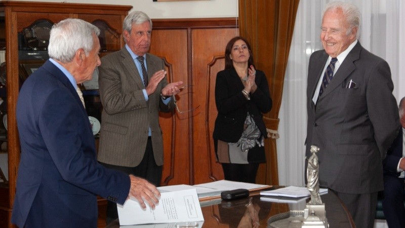 Los jueces de la Corte Suprema prestaron juramento a la nueva Constitución.