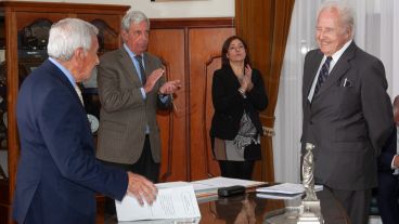 Los jueces de la Corte Suprema prestaron juramento a la nueva Constitución.