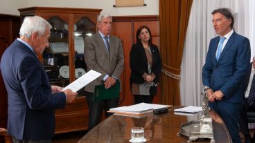 Los jueces de la Corte Suprema prestaron juramento a la nueva Constitución.