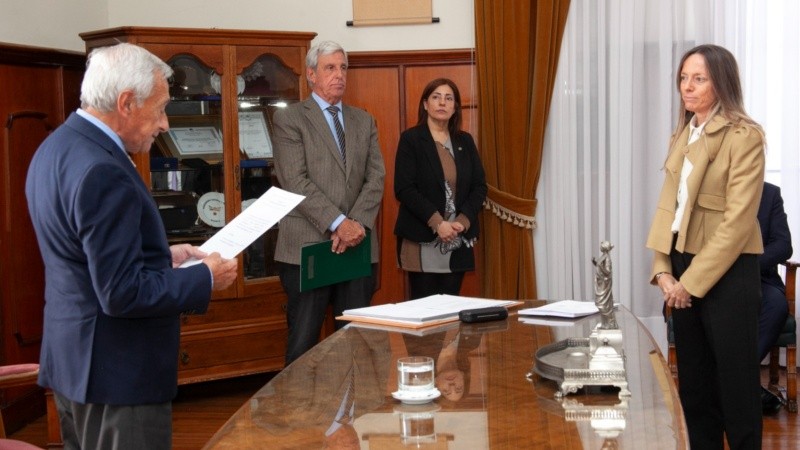 Los jueces de la Corte Suprema prestaron juramento a la nueva Constitución.