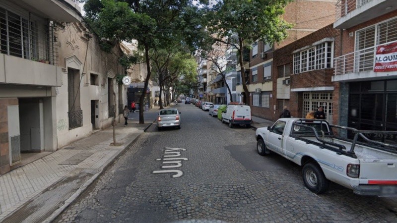 La cuadra de Jujuy al 1900, donde está el local que robaron el lunes a la noche.
