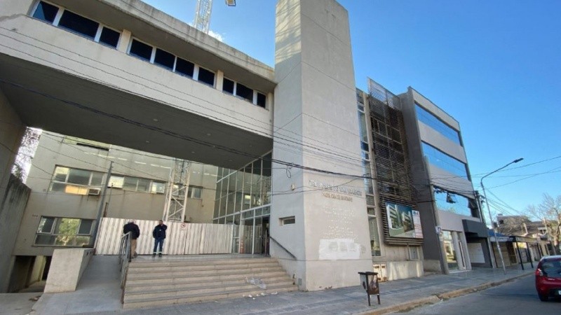 Un juez de familia ordenó a dos hombres pagar una cuota alimentaria a su madre, que padece demencia vascular.