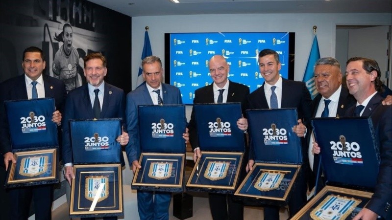 El presidente de la FIFA sostuvo un cónclave en el cual participaron el mandamás de Conmebol y los presidentes de las federaciones de fútbol .