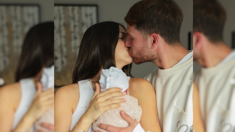  Alexis Mac Allister y Ailén Cova con Alaia en brazos.