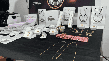 Además de la droga, los agentes secuestraron unos 300 gramos de oro en alhajas.