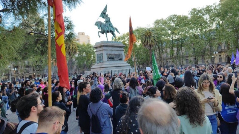 La marcha en la plaza San Martín.
