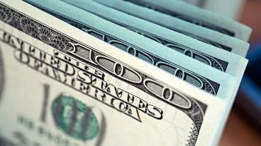 El billete verde arrancó en Rosario a $1470 pero bajo a $1450 cerca de las 11