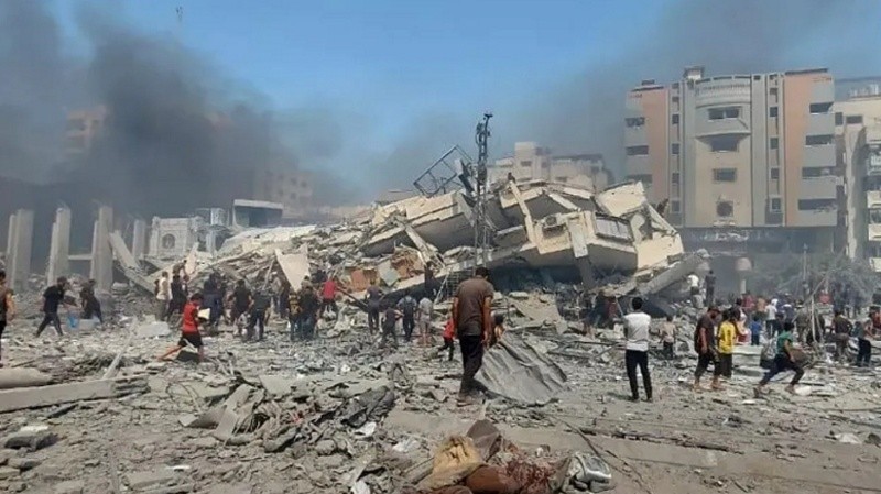 Israel destruye un centro de salud evacuado en la ciudad de Gaza. (EFE).