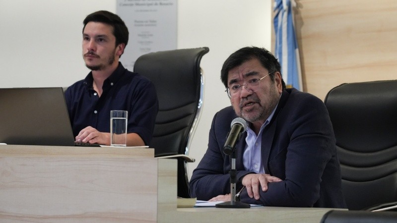 El concejal Julián Ferrero y el fiscal Claudio Kishimoto.