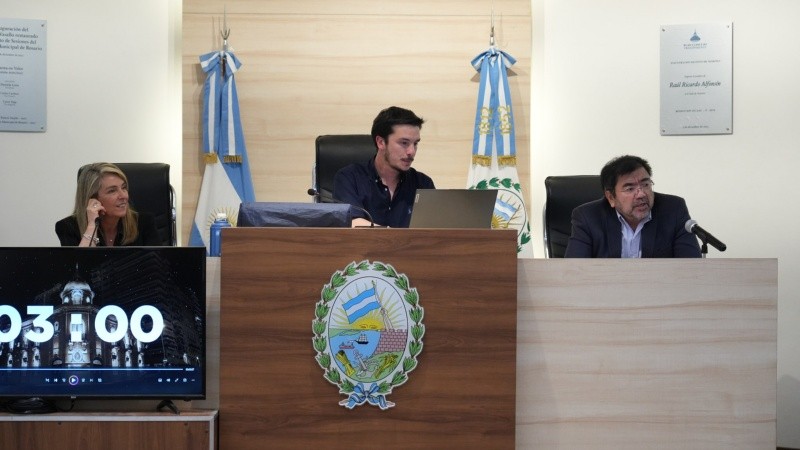 La presidenta del Concejo, María Eugenia Schmuck, abrió el debate.