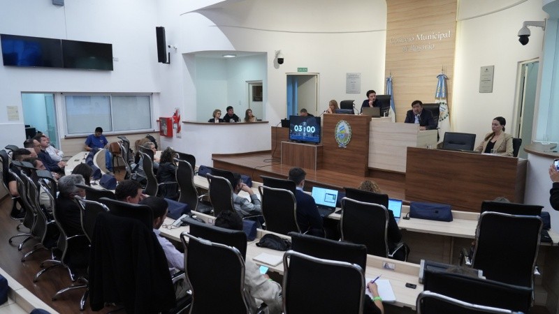 La subsecretaria Legal y Técnica de Rosario, Juliana Conti, a la derecha.