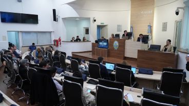 La subsecretaria Legal y Técnica de Rosario, Juliana Conti, a la derecha.